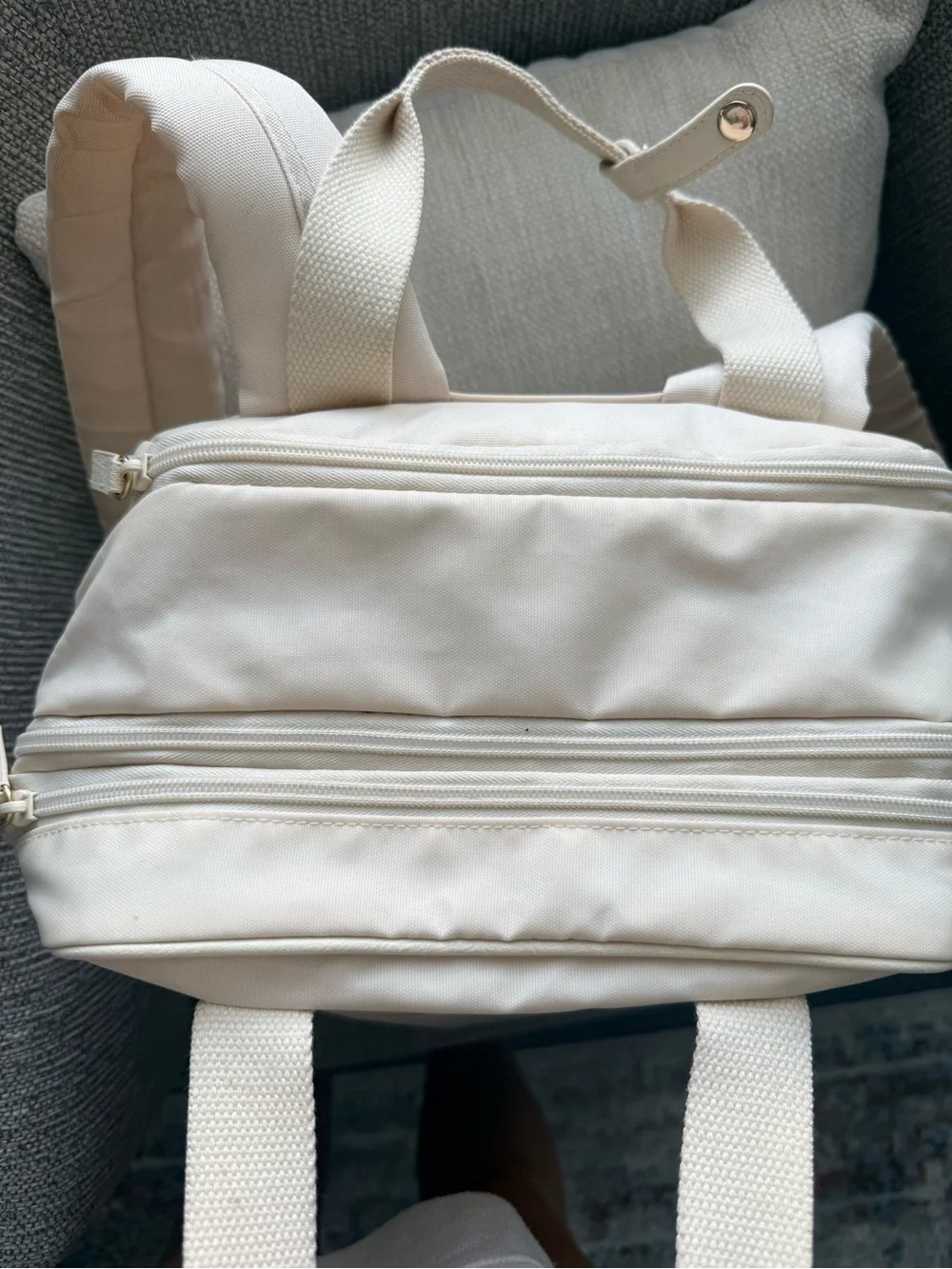 BEIS minimalist cream